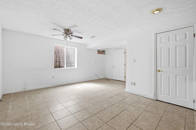 4702 Unseld Blvd, Louisville, KY 40218