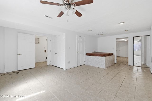 4702 Unseld Blvd, Louisville, KY 40218