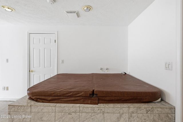 4702 Unseld Blvd, Louisville, KY 40218