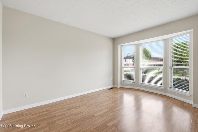 4702 Unseld Blvd, Louisville, KY 40218