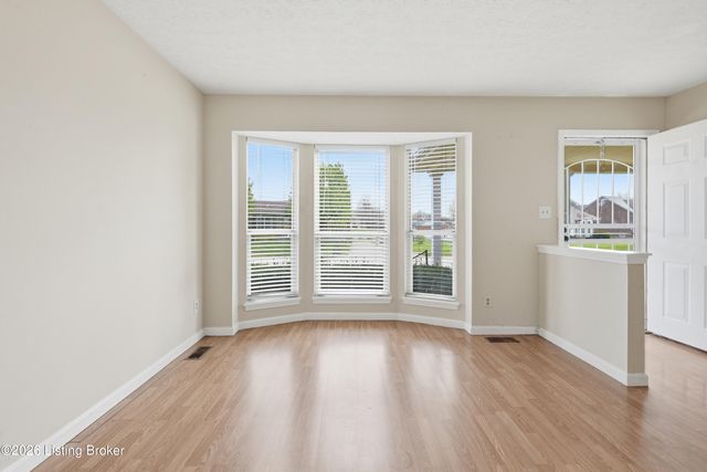 4702 Unseld Blvd, Louisville, KY 40218