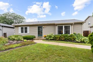 310 Pin Oak Drive, North Aurora, IL 60542