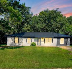 400 NW Canterbury Farm Rd, Midland City, AL 36350