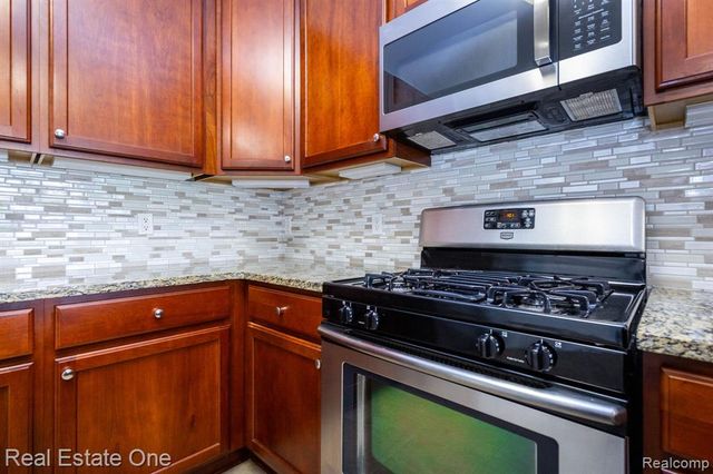 934 W Summerfield Glen Circle, Ann Arbor, MI 48103