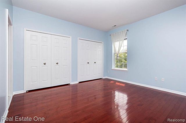 934 W Summerfield Glen Circle, Ann Arbor, MI 48103