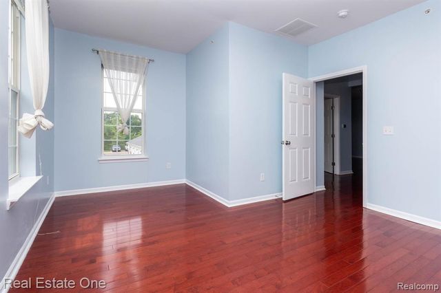 934 W Summerfield Glen Circle, Ann Arbor, MI 48103