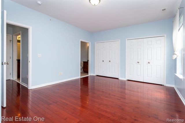 934 W Summerfield Glen Circle, Ann Arbor, MI 48103