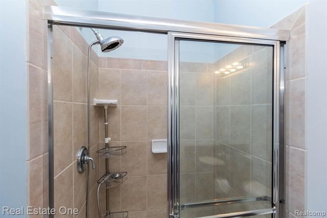 934 W Summerfield Glen Circle, Ann Arbor, MI 48103