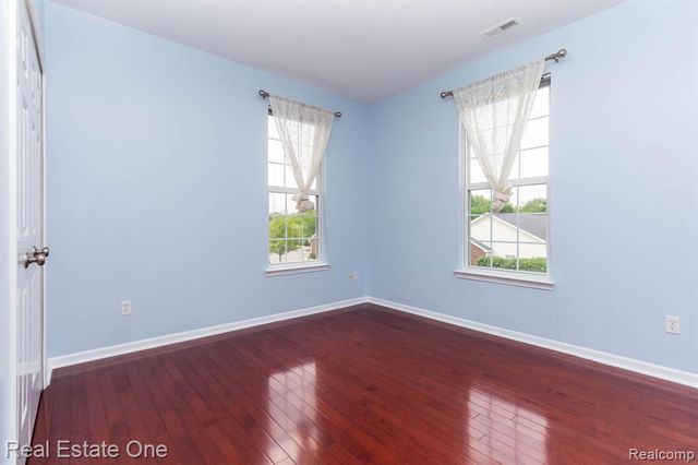 934 W Summerfield Glen Circle, Ann Arbor, MI 48103