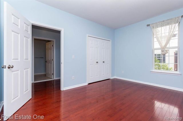 934 W Summerfield Glen Circle, Ann Arbor, MI 48103
