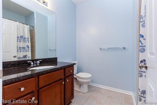 934 W Summerfield Glen Circle, Ann Arbor, MI 48103