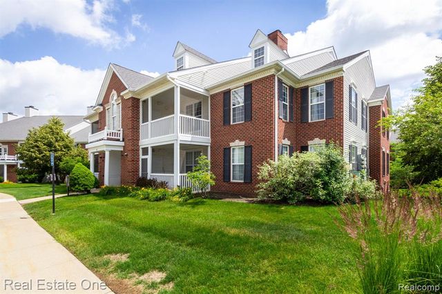 934 W Summerfield Glen Circle, Ann Arbor, MI 48103