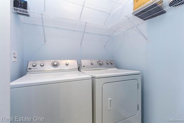 934 W Summerfield Glen Circle, Ann Arbor, MI 48103