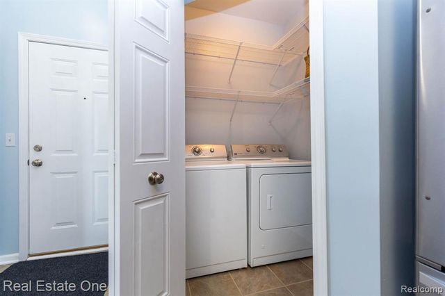 934 W Summerfield Glen Circle, Ann Arbor, MI 48103