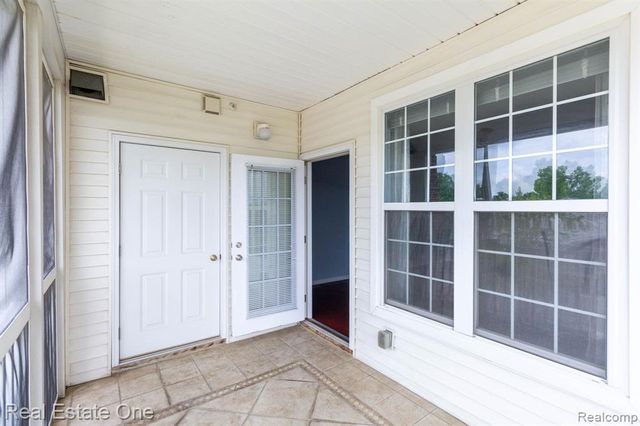 934 W Summerfield Glen Circle, Ann Arbor, MI 48103