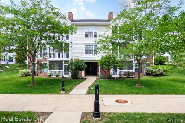 934 W Summerfield Glen Circle, Ann Arbor, MI 48103