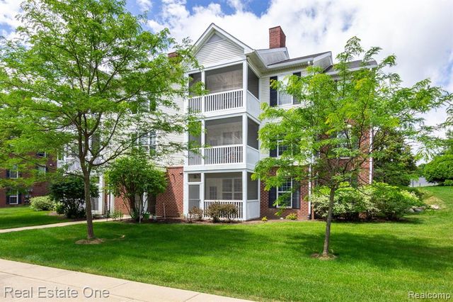 934 W Summerfield Glen Circle, Ann Arbor, MI 48103