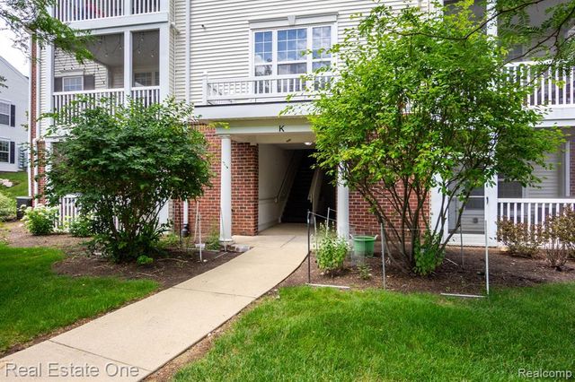 934 W Summerfield Glen Circle, Ann Arbor, MI 48103