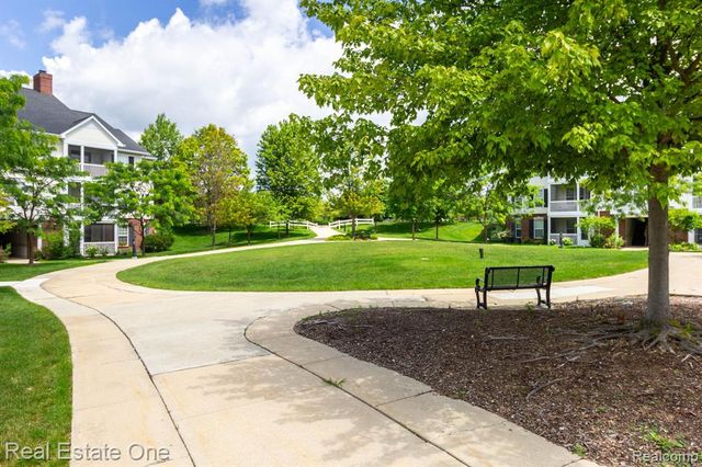 934 W Summerfield Glen Circle, Ann Arbor, MI 48103
