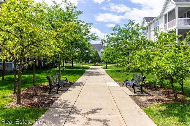 934 W Summerfield Glen Circle, Ann Arbor, MI 48103