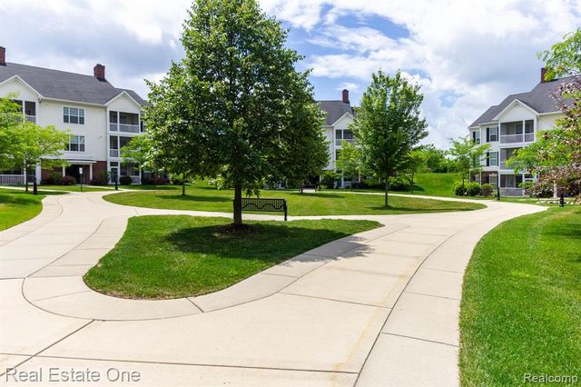 934 W Summerfield Glen Circle, Ann Arbor, MI 48103