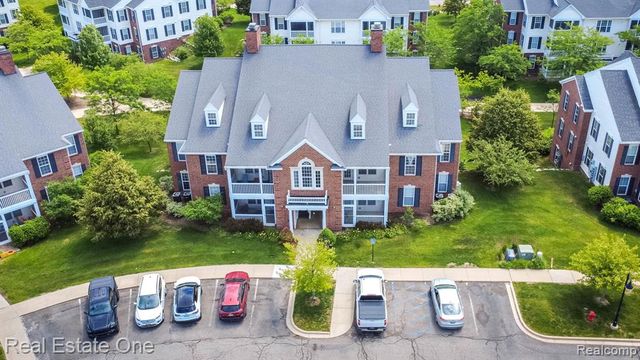 934 W Summerfield Glen Circle, Ann Arbor, MI 48103