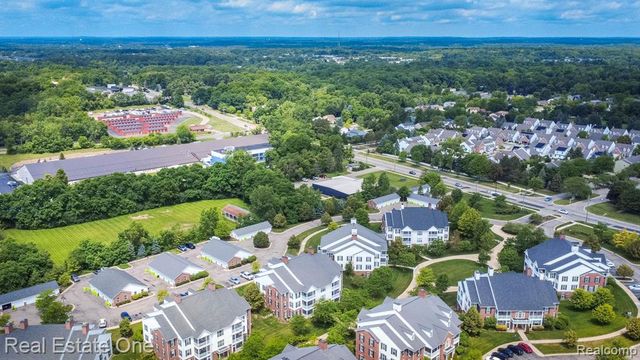934 W Summerfield Glen Circle, Ann Arbor, MI 48103