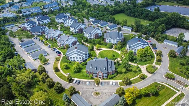 934 W Summerfield Glen Circle, Ann Arbor, MI 48103