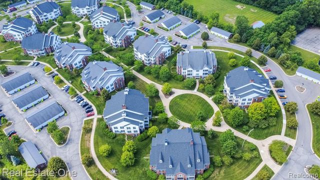 934 W Summerfield Glen Circle, Ann Arbor, MI 48103
