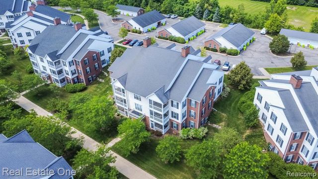 934 W Summerfield Glen Circle, Ann Arbor, MI 48103