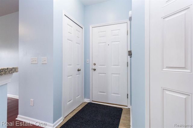 934 W Summerfield Glen Circle, Ann Arbor, MI 48103