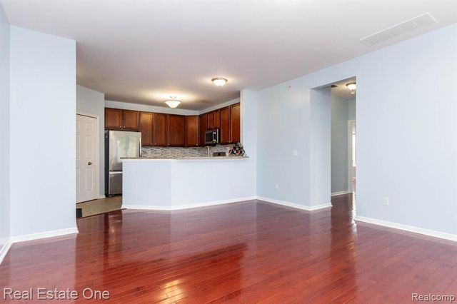 934 W Summerfield Glen Circle, Ann Arbor, MI 48103