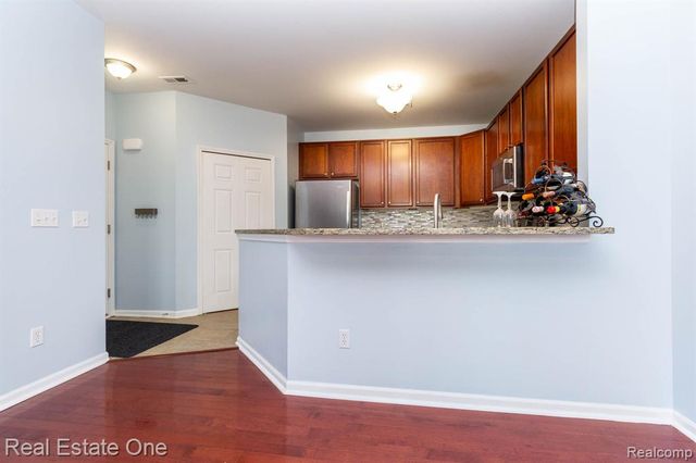 934 W Summerfield Glen Circle, Ann Arbor, MI 48103