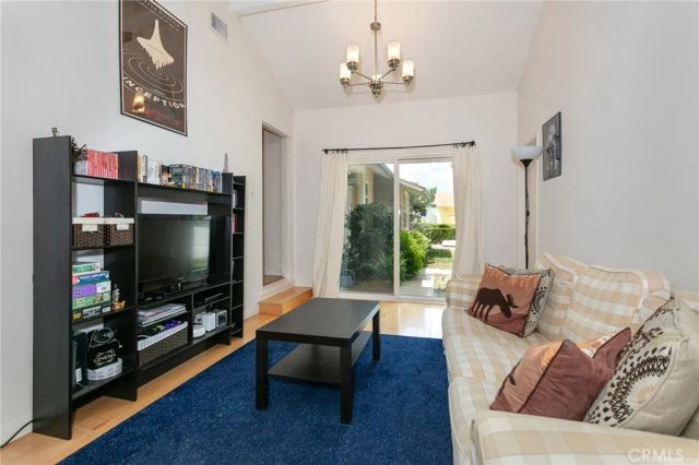21000 Elkwood, Canoga Park, CA 91304