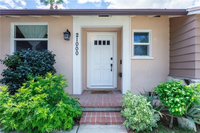 21000 Elkwood, Canoga Park, CA 91304