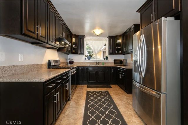 21000 Elkwood, Canoga Park, CA 91304