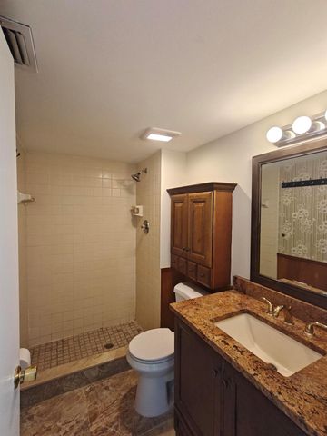 111 Lake Avenue 8, Lake Worth Beach, FL 33460