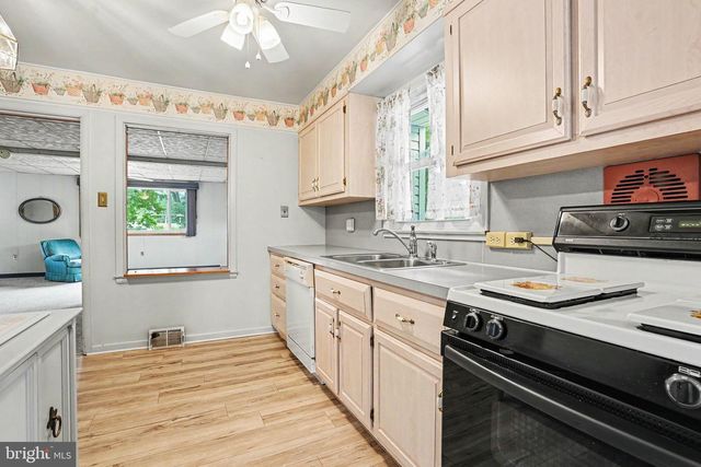 56 SUSSEX RD, Camp Hill, PA 17011