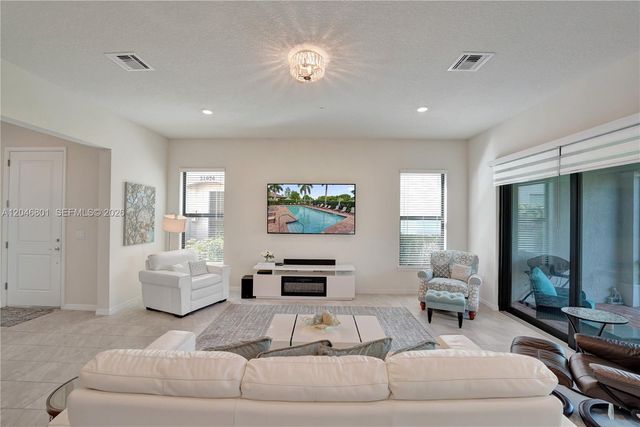 21982 Canadensis Circle 101, Boca Raton, FL 33428