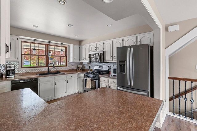 1419 Lee CIRCLE, Manitowoc, WI 54220