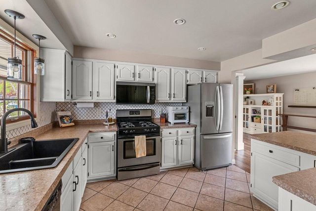 1419 Lee CIRCLE, Manitowoc, WI 54220