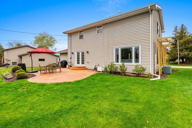 1419 Lee CIRCLE, Manitowoc, WI 54220