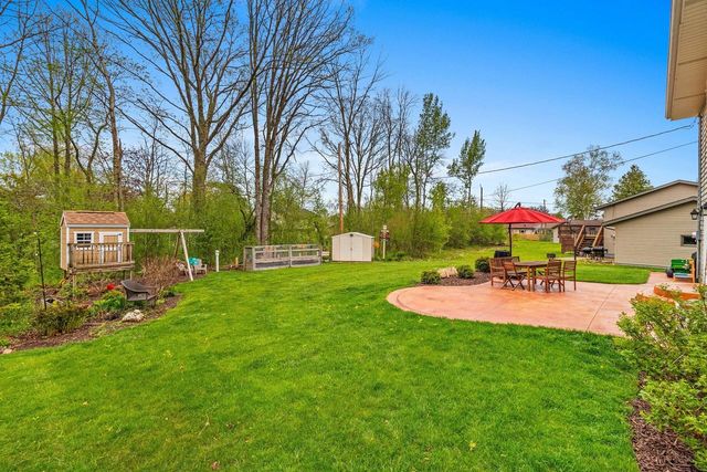 1419 Lee CIRCLE, Manitowoc, WI 54220