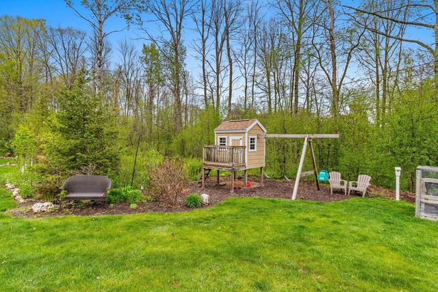1419 Lee CIRCLE, Manitowoc, WI 54220