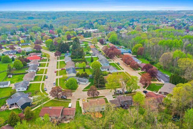 1419 Lee CIRCLE, Manitowoc, WI 54220