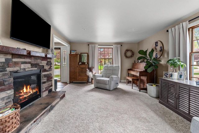 1419 Lee CIRCLE, Manitowoc, WI 54220