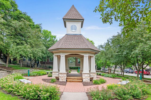8304 Townsend Drive, Eden Prairie, MN 55344