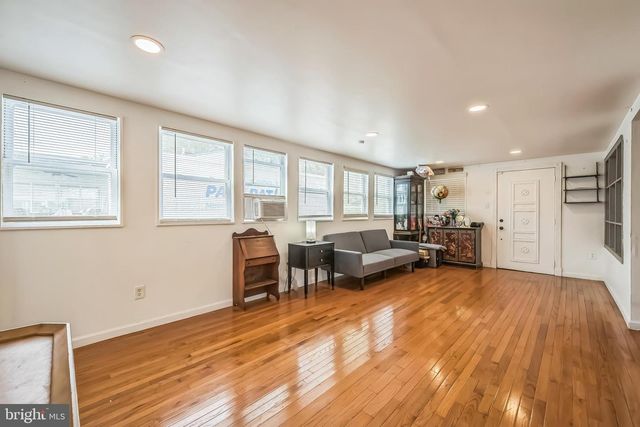 121 GABLE HILL ROAD, Levittown, PA 19057