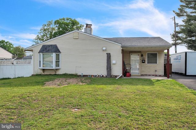 121 GABLE HILL ROAD, Levittown, PA 19057