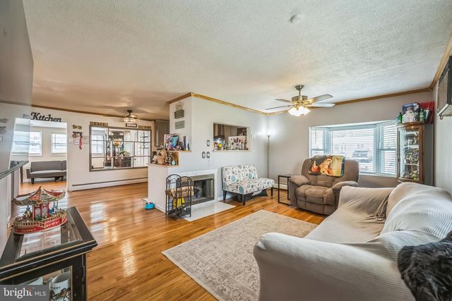 121 GABLE HILL ROAD, Levittown, PA 19057